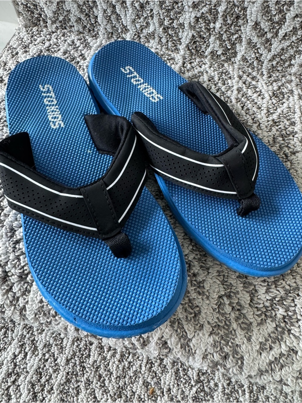 STQ KIDS Blue and Black Flip Flops Boy’s Size 2